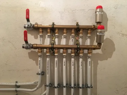 🔥 Installation de Collecteur de Chauffage Hydraulique à Hyères, Hyères, VITOCLIM